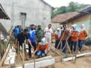 Pemdes Slapajang Gelar Peletakan Batu Pertama Program Bedah Rumah