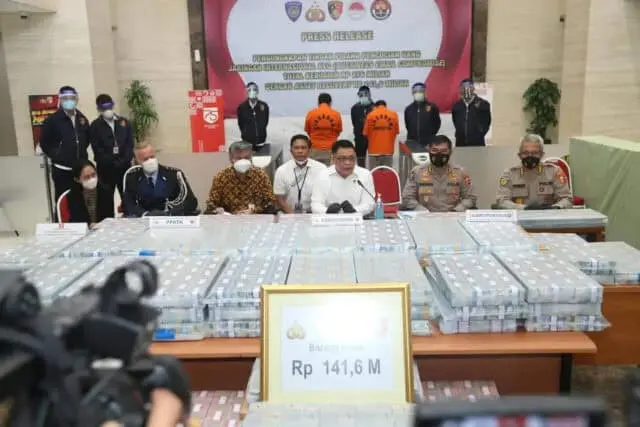 Bareskrim Ungkap Penipuan Lewat Email Bisnis Yang Gasak Uang Korban Rp 276 Miliar Bareskrim Ungkap Penipuan Lewat Email Bisnis Yang Gasak Uang Korban Rp 276 Miliar