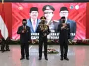 Kapolri Berikan Bintang Bhayangkara Utama kepada Menpan RB dan Menteri ATR/BPN