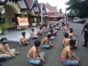 Tiga Orang Luka Bacok Akibat Insiden Keributan, Polisi Amankan Puluhan Remaja