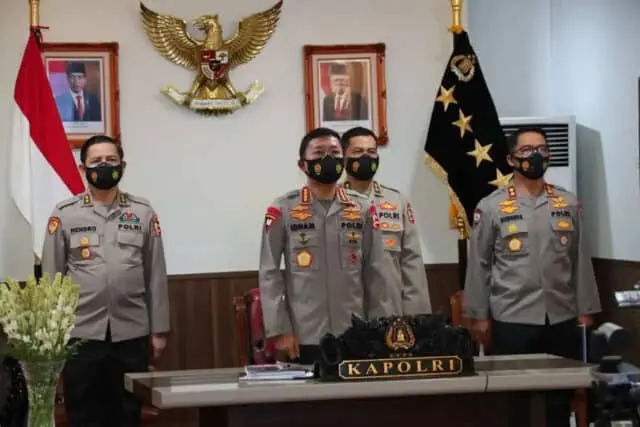 Tiga Terdakwa Surat Jalan Palsu Divonis Bersalah, Kapolri: Hukum Tidak Tajam ke Bawah Tiga Terdakwa Surat Jalan Palsu Divonis Bersalah, Kapolri: Hukum Tidak Tajam ke Bawah