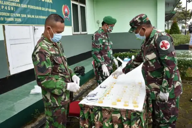 Korem 071/Wijayakusuma Sidak Anggota Tes Urine, Antisipasi Penyalahgunaan Narkoba Korem 071/Wijayakusuma Sidak Anggota Tes Urine, Antisipasi Penyalahgunaan Narkoba