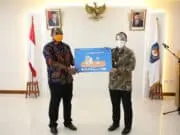 Upaya Percepatan Penanganan Covid-19, Ditjen Bina Adwil Kemendagri Bagikan Alat Kesehatan kepada Sejumlah Rumah Sakit Upaya Percepatan Penanganan Covid-19, Ditjen Bina Adwil Kemendagri Bagikan Alat Kesehatan kepada Sejumlah Rumah Sakit