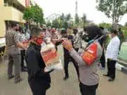 Polresta Bandara Soekarno-Hatta Laksanakan Giat 13 KTJ Dengan Bagikan Paket Sembako Dan Tes Covid-19