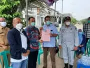 Dukcapil Serahkan Akta Kematian Okky Bisma ke Keluarga