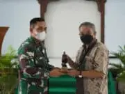 Dr. Aqua Dwipayana : Komunikasi senjata utama Prajurit TNI