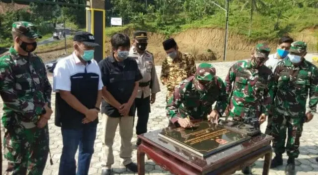 Pangdam IV/Diponegoro Teken Prasasti Sentra Ekonomi Masyarakat Darmakradenan
