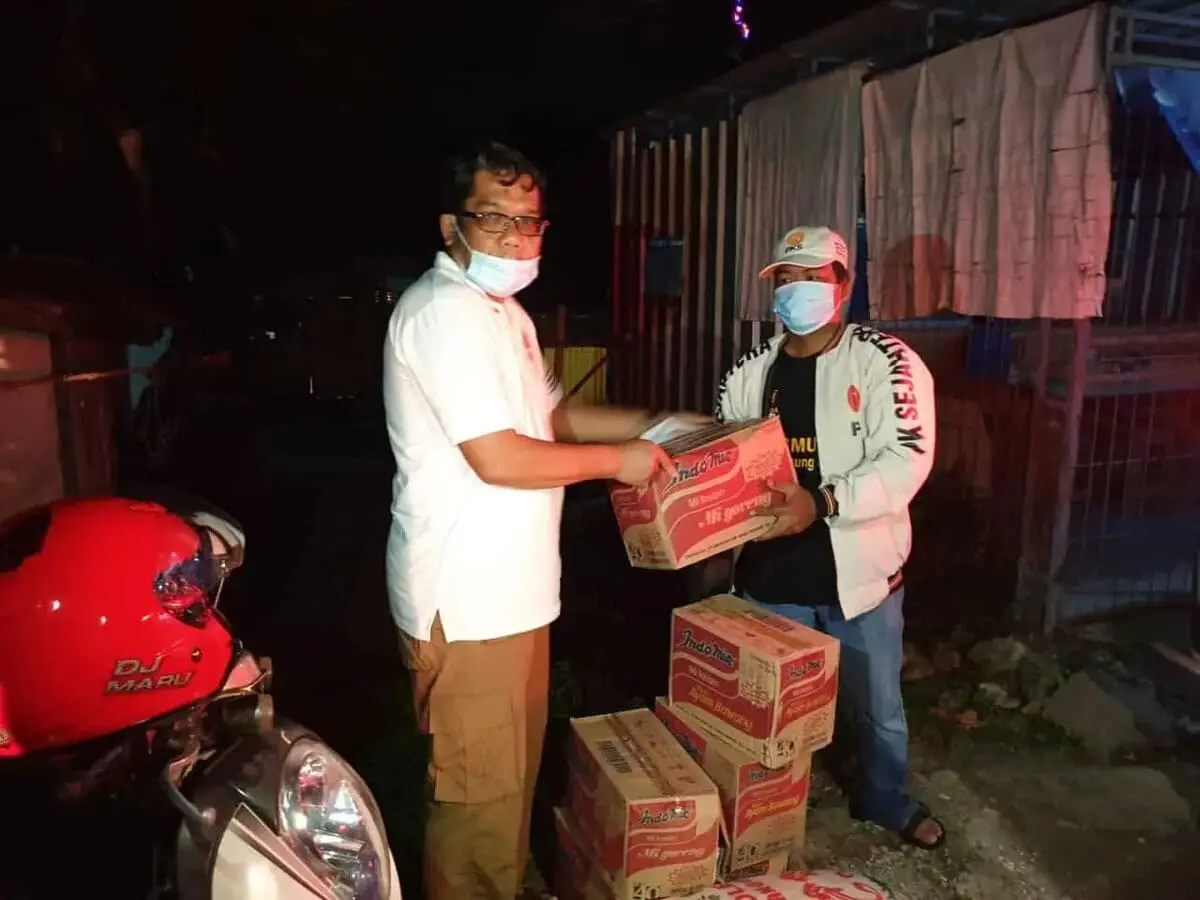 Ketua DPD PKS Kabupaten Tangerang Pimpin Langsung Bantu Korban Banjir Ketua DPD PKS Kabupaten Tangerang Pimpin Langsung Bantu Korban Banjir