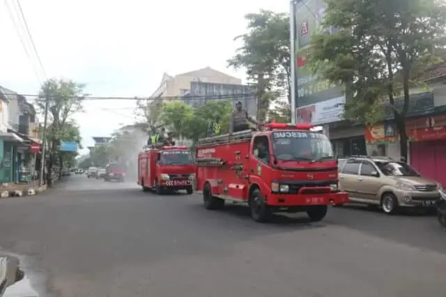 Putus Mata Rantai Covid-19, Fasum di Purworejo dan Kutoarjo Disemprot Disenfektan Putus Mata Rantai Covid-19, Fasum di Purworejo dan Kutoarjo Disemprot Disenfektan