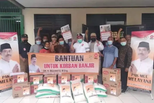 Bantu Korban Banjir, Anggota Dewan PKS Berikan Bukti Bukan Janji Bantu Korban Banjir, Anggota Dewan PKS Berikan Bukti Bukan Janji