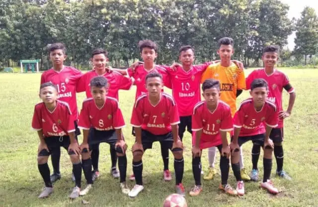 Tim Sepakbola SMPN 34 'Sohibul Menara' Banyak Hasilkan Pemain Profesional Tim Sepakbola SMPN 34 'Sohibul Menara' Banyak Hasilkan Pemain Profesional