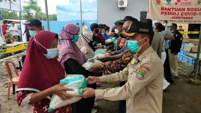 Minggu Ketiga, Paket Sembako dari PIK 2 dan Buddha Tzu Chi Langsung di Dua Desa Teluknaga Minggu Ketiga, Paket Sembako dari PIK 2 dan Buddha Tzu Chi Langsung di Dua Desa Teluknaga