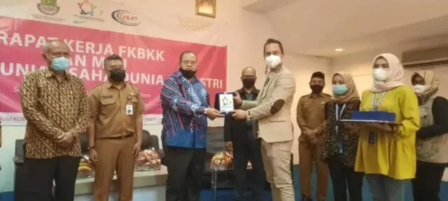 FKBKK Gelar Rapat Kerja dan MoU Dengan Dunia Usaha dan Industri FKBKK Gelar Rapat Kerja dan MoU Dengan Dunia Usaha dan Industri