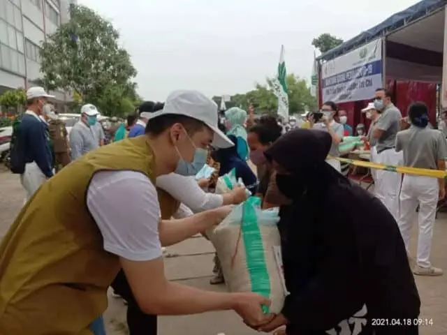 PIK 2 dan Buddha Tzu Chi Salurkan Paket Sembako di 3 Wilayah Kecamatan Kosambi PIK 2 dan Buddha Tzu Chi Salurkan Paket Sembako di 3 Wilayah Kecamatan Kosambi