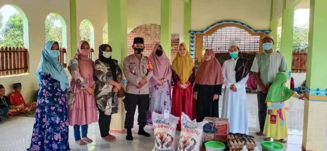 Saba Pesantren : Kapolsek Cisoka Berikan Sembako dan Takjil Bersama Bhayangkari Polsek Cisoka Saba Pesantren : Kapolsek Cisoka Berikan Sembako dan Takjil Bersama Bhayangkari Polsek Cisoka