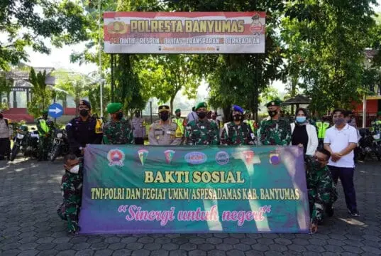 Jumat Barokah, TNI-POLRI dan Elemen Masyarakat Bagikan Sembako Jumat Barokah, TNI-POLRI dan Elemen Masyarakat Bagikan Sembako
