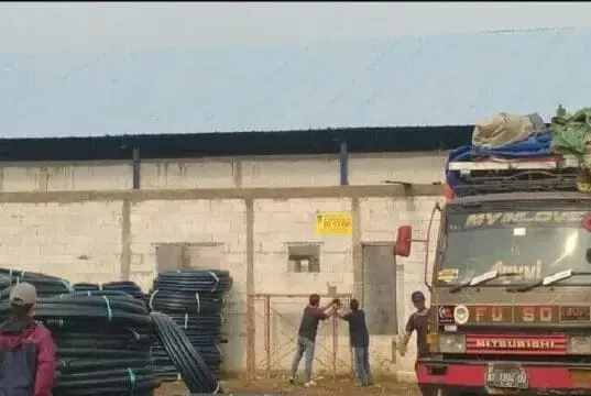 Meski Sudah Distop, Gudang Paralon PT.GPI Masih Beroprasi Meski Sudah Distop, Gudang Paralon PT.GPI Masih Beroprasi