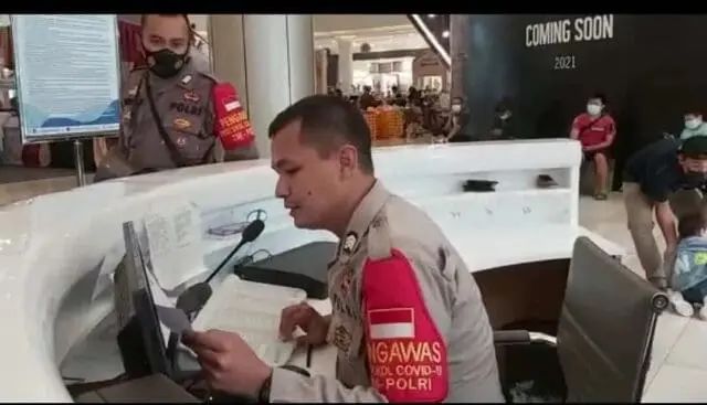 Melalui Pengeras Suara, Polresta Tangerang Himbau Protkes 5M di Mall Ciputra Melalui Pengeras Suara, Polresta Tangerang Himbau Protkes 5M di Mall Ciputra