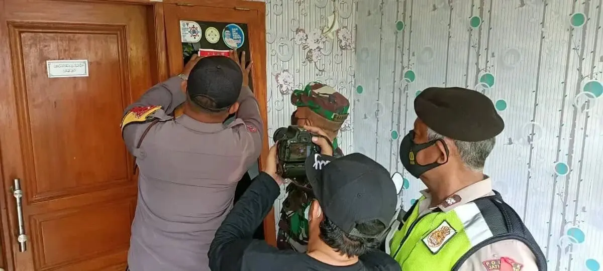 Polsek Jatiuwung Bersama 3 Pilar dan Tim Medis Melakukan Tes Swab Warga Pemudik Polsek Jatiuwung Bersama 3 Pilar dan Tim Medis Melakukan Tes Swab Warga Pemudik