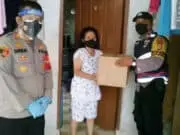 Emphaty Building dan Social Bounding, Polsek Batuceper Serahkan Sembako Kepada Warga Yang Terpapar Covid-19 Emphaty Building dan Social Bounding, Polsek Batuceper Serahkan Sembako Kepada Warga Yang Terpapar Covid-19