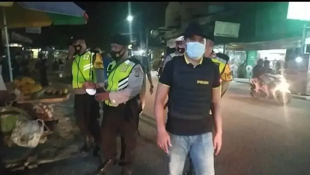 Polsek Jatiuwung Bersama Satpol PP Cibodas Sosialisasikan Jam Tutup Berdagang Polsek Jatiuwung Bersama Satpol PP Cibodas Sosialisasikan Jam Tutup Berdagang