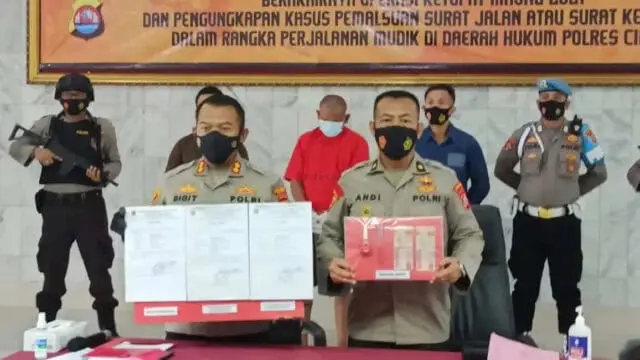 Penjual Surat Keterangan Palsu di Amankan Polres Cilegon Penjual Surat Keterangan Palsu di Amankan Polres Cilegon
