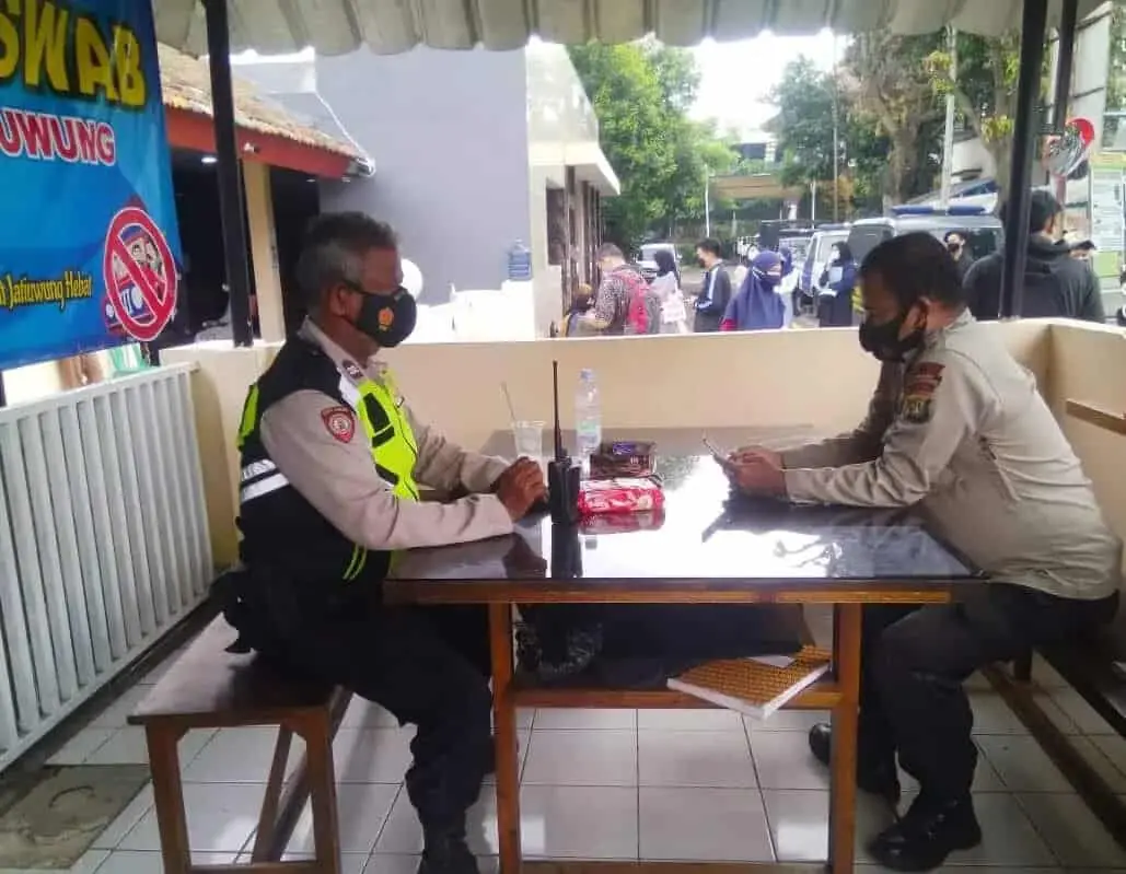 Kapolsub Sektor Palem Semi Laksanakan Protap di Mapolsek Jatiuwung Kapolsub Sektor Palem Semi Laksanakan Protap di Mapolsek Jatiuwung