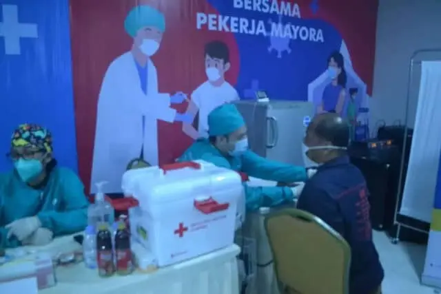 Melalui Program Gotong Royong, 5000 Karyawan PT Mayora Indah di Vaksin Sinoparm Melalui Program Gotong Royong, 5000 Karyawan PT Mayora Indah di Vaksin Sinoparm