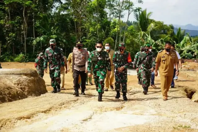 Pastikan TMMD 111 Banjarnegara Berjalan Dengan Baik, Danrem 071/Wijayakusuma Cek Lokasi Pastikan TMMD 111 Banjarnegara Berjalan Dengan Baik, Danrem 071/Wijayakusuma Cek Lokasi