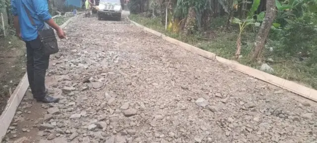 Diduga Tak Sesuai Spesifikasi, LSM LipanHam Soroti Proyek Lanjutan Betonisasi di Kelurahan Babakan Legok Diduga Tak Sesuai Spesifikasi, LSM LipanHam Soroti Proyek Lanjutan Betonisasi di Kelurahan Babakan Legok