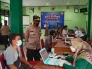 Warga Berikan Apresiasi Kegiatan Vaksinasi Yang Dilaksanakan Polsek Cisoka Warga Berikan Apresiasi Kegiatan Vaksinasi Yang Dilaksanakan Polsek Cisoka