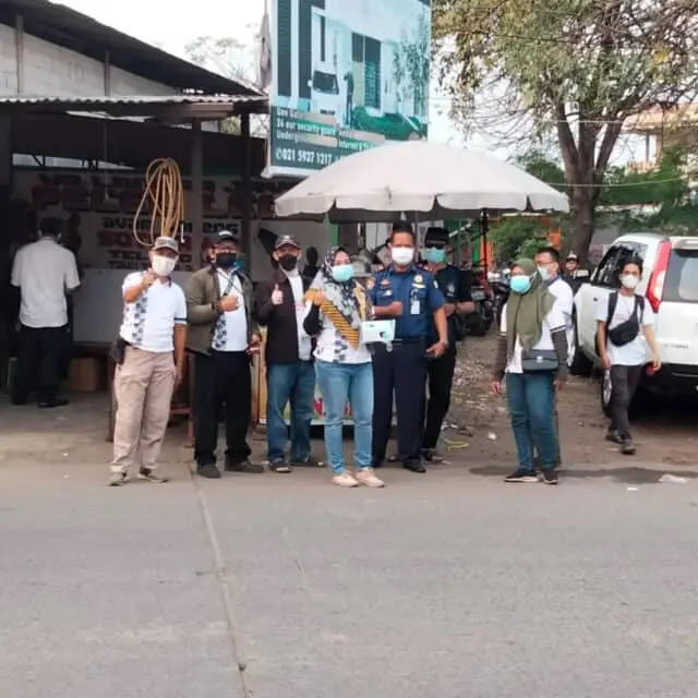 PASEBA Tangerang Utara dan Manajemen Pasar Pelangi Sepatan Bagi-Bagi Masker di Perempatan Cadas PASEBA Tangerang Utara dan Manajemen Pasar Pelangi Sepatan Bagi-Bagi Masker di Perempatan Cadas