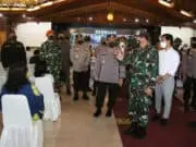 Panglima TNI dan Kapolri Tinjau Serbuan Vaksinasi di Solo Panglima TNI dan Kapolri Tinjau Serbuan Vaksinasi di Solo