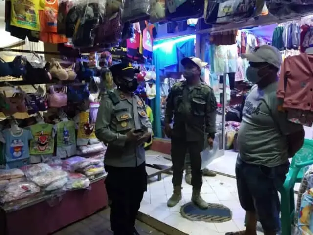 Operasi PPKM Darurat Polsek Cisoka, Bersama 3 Pilar, Berikan Somasi Teguran Ke Pemilik Usaha dan Warga Operasi PPKM Darurat Polsek Cisoka, Bersama 3 Pilar, Berikan Somasi Teguran Ke Pemilik Usaha dan Warga