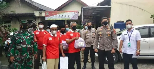 Polsek Balaraja Optimalkan Potmas Salurkan Bantuan Sembako di Desa Tobat Polsek Balaraja Optimalkan Potmas Salurkan Bantuan Sembako di Desa Tobat