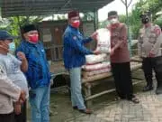 Kapolsek Cisoka Salurkan Bantuan Kekeluarga Almarhum DPD Badak Banten dan Warga Desa Munjul Yang Isoman Kapolsek Cisoka Salurkan Bantuan Kekeluarga Almarhum DPD Badak Banten dan Warga Desa Munjul Yang Isoman