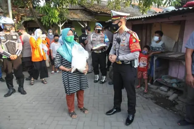 PPKM Darurat, Polresta Bandara Soetta Gelar Baksos di Kampung Rawabokor PPKM Darurat, Polresta Bandara Soetta Gelar Baksos di Kampung Rawabokor