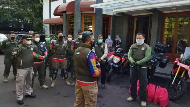 Direktorat Pol PP dan Linmas Kemendagri Beserta Satpol PP Berikan Bansos dan Patroli Prokes Direktorat Pol PP dan Linmas Kemendagri Beserta Satpol PP Berikan Bansos dan Patroli Prokes