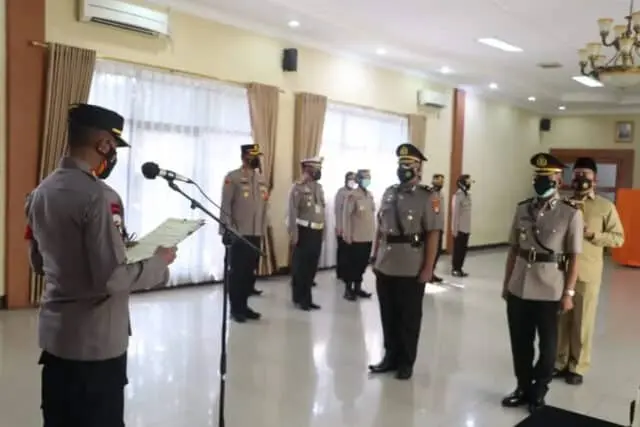 Kapolres Metro Tangerang Kota Pimpin Upacara Sertijab Kapolsek Jatiuwung Kapolres Metro Tangerang Kota Pimpin Upacara Sertijab Kapolsek Jatiuwung