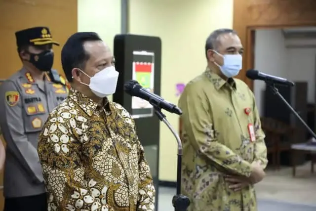 Mendagri Apresiasi Kekompakan Bupati Tangerang dan Forkopimda dalam Hadapi Pandemi Covid-19 Mendagri Apresiasi Kekompakan Bupati Tangerang dan Forkopimda dalam Hadapi Pandemi Covid-19