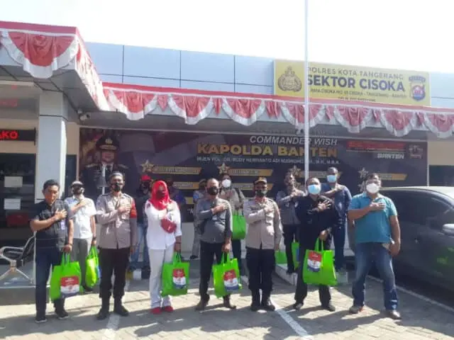 Terdampak Covid-19, Kapolsek Cisoka Bagikan Paket Sembako Untuk Insan Pers Terdampak Covid-19, Kapolsek Cisoka Bagikan Paket Sembako Untuk Insan Pers