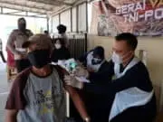 Sukseskan Program Pemerintah, Satlantas Polresta Tangerang Gelar Vaksinasi bagi Pemohon SIM Sukseskan Program Pemerintah, Satlantas Polresta Tangerang Gelar Vaksinasi bagi Pemohon SIM