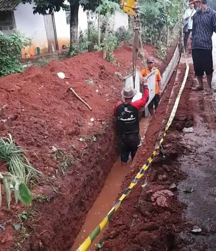 Tak Sesuai RAB, Pekerjaan Pemasangan U-ditch di Kampung Kacipet Disoal LSM Tak Sesuai RAB, Pekerjaan Pemasangan U-ditch di Kampung Kacipet Disoal LSM