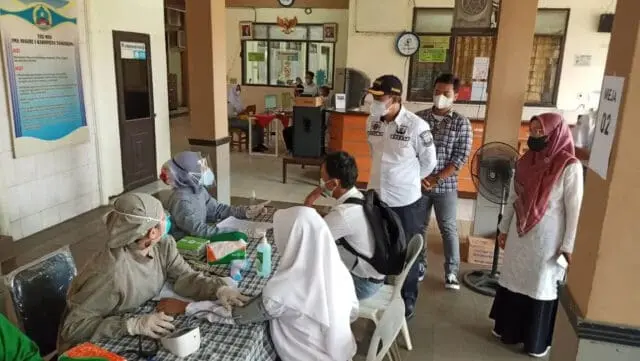 Pelajar SMAN 1 Kabupaten Tangerang Antusias Ikuti Vaksin Covid-19 Pelajar SMAN 1 Kabupaten Tangerang Antusias Ikuti Vaksin Covid-19