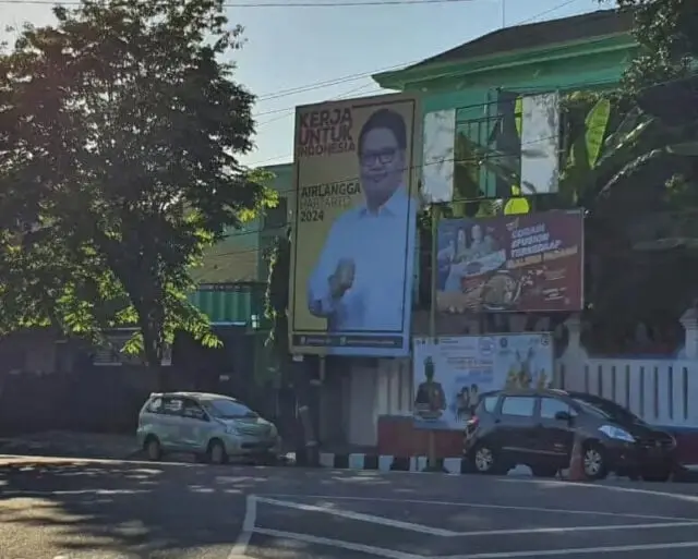 Baliho Bertuliskan 'Airlangga Hartarto 2024' Bertebaran di Purworejo Baliho Bertuliskan 'Airlangga Hartarto 2024' Bertebaran di Purworejo