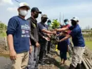 Peduli Lingkungan, IMANU, HIPMI dan HNSI Kabupaten Tangerang Tanam Mangrove di Lontar Peduli Lingkungan, IMANU, HIPMI dan HNSI Kabupaten Tangerang Tanam Mangrove di Lontar