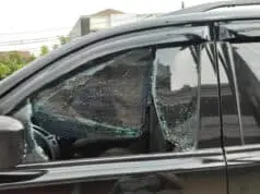 Rawan Pencurian Pecah Kaca, Mobil Anggota LSM Geram Jadi Korban Saat Shalat Jum’at di Cikupa Rawan Pencurian Pecah Kaca, Mobil Anggota LSM Geram Jadi Korban Saat Shalat Jum'at di Cikupa