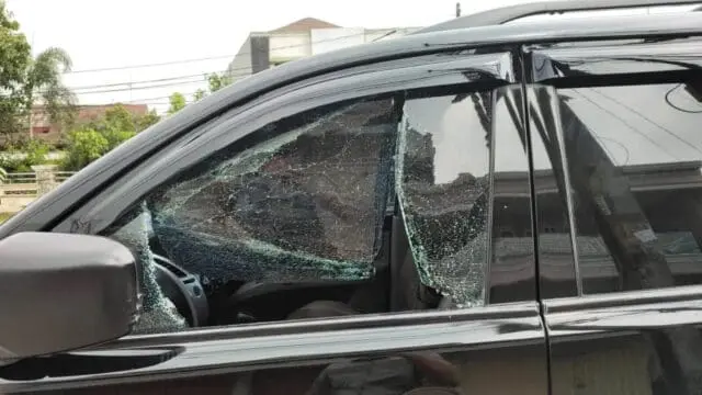 Rawan Pencurian Pecah Kaca, Mobil Anggota LSM Geram Jadi Korban Saat Shalat Jum'at di Cikupa Rawan Pencurian Pecah Kaca, Mobil Anggota LSM Geram Jadi Korban Saat Shalat Jum'at di Cikupa