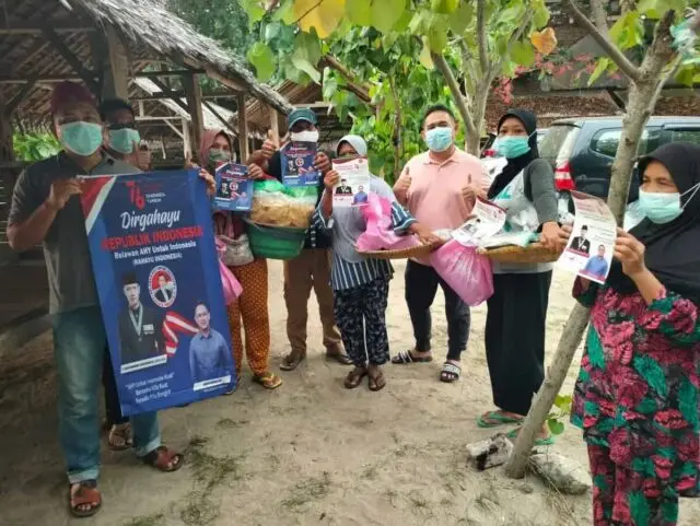 HUT RI Ke-76, Relawan AHY di Banten Bagikan Sembako dan Bendera Merah Putih HUT RI Ke-76, Relawan AHY di Banten Bagikan Sembako dan Bendera Merah Putih