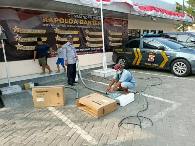 Peningkatan Pelayanan Untuk Masyarakat, Kapolsek Cisoka Gandeng Dishub Pasang Lampu PJU Peningkatan Pelayanan Untuk Masyarakat, Kapolsek Cisoka Gandeng Dishub Pasang Lampu PJU
